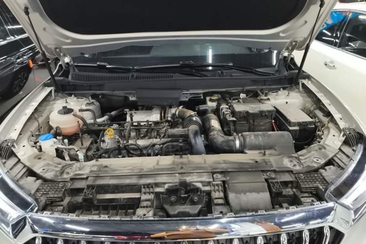 Used Hongqi HS5 2022 Revised Version 2.0T Smart Connect Flagship Edition Engine Bay