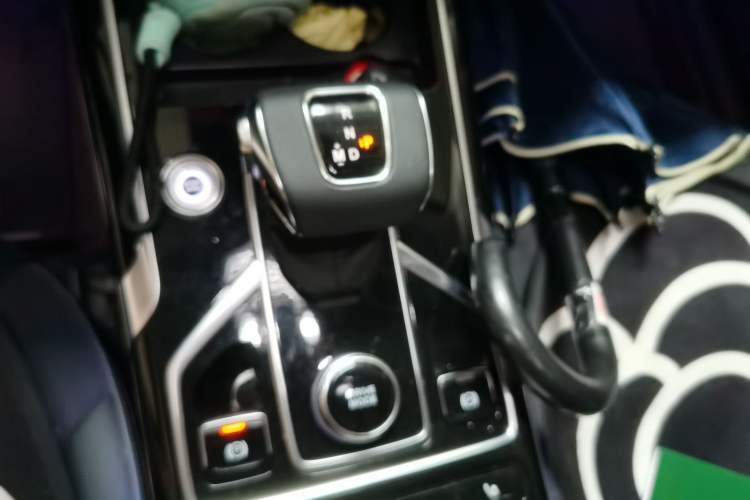 Used Hongqi HS5 2022 Revised Version 2.0T Smart Connect Flagship Edition Gear Lever