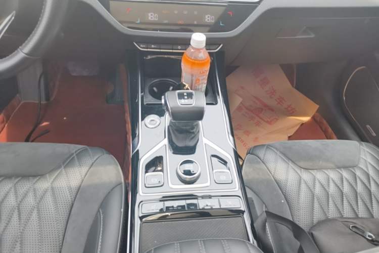 Used Hongqi HS5 2022 Facelifted Version 2.0T Smart Connect Flagship All-Wheel-Drive Edition Gear Lever
