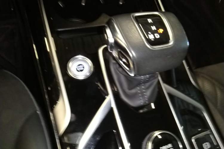 Used Hongqi HS5 2022 Revised Version 2.0T Smart Connect Flagship Edition Gear Lever