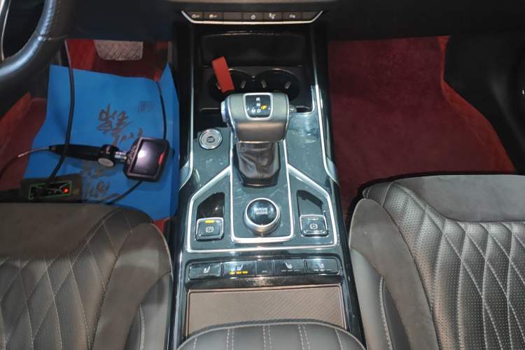 Used Hongqi HS5 2022 Revised Version 2.0T Smart Connect Flagship Edition Gear Lever