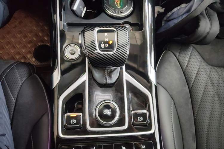 Used Hongqi HS5 2022 Facelifted Version 2.0T Smart Connect Flagship All-Wheel-Drive Edition Gear Lever