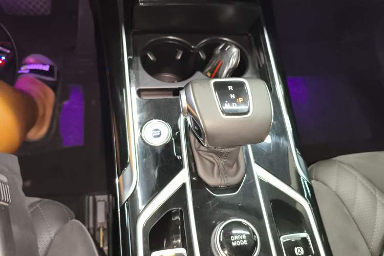 Used Hongqi HS5 2022 Revised Version 2.0T Smart Connect Flagship Edition Gear Lever