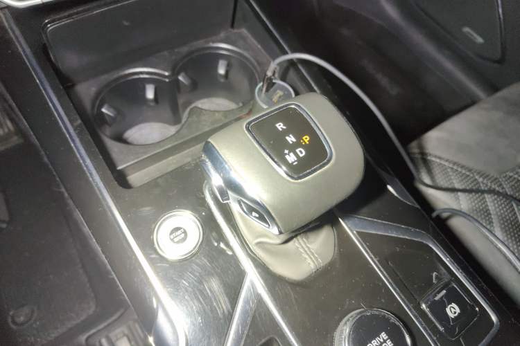 Used Hongqi HS5 2022 2.0T Smart Connect Flagship Enjoyment Purchase Edition Gear Lever