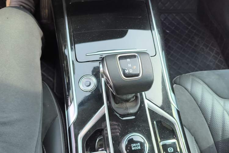 Used Hongqi HS5 2022 Facelifted Version 2.0T Smart Connect Flagship All-Wheel-Drive Edition Gear Lever