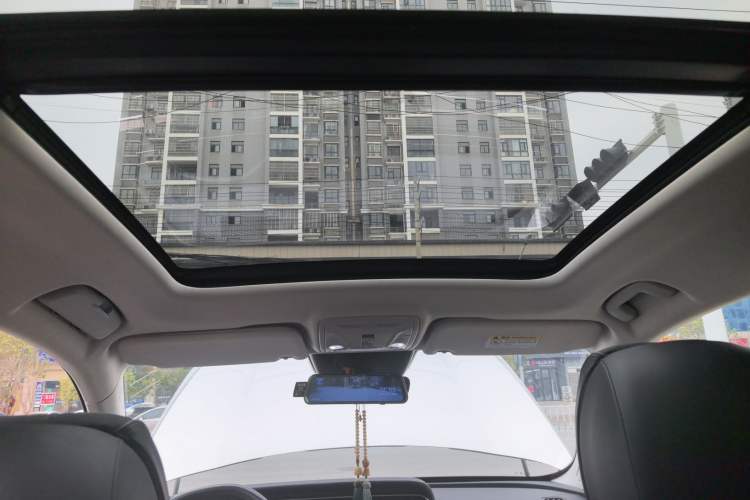 Used Hongqi HS5 2022 Facelifted Version 2.0T Smart Connect Flagship All-Wheel-Drive Edition Headliner