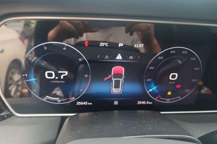 Used Hongqi HS5 2022 Revised Version 2.0T Smart Connect Flagship Edition Instrument Cluster