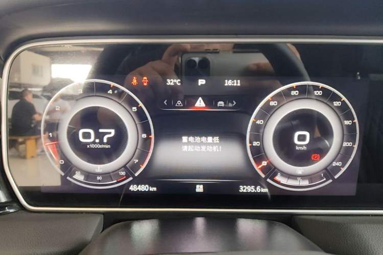 Used Hongqi HS5 2022 Facelifted Version 2.0T Smart Connect Flagship All-Wheel-Drive Edition Instrument Cluster