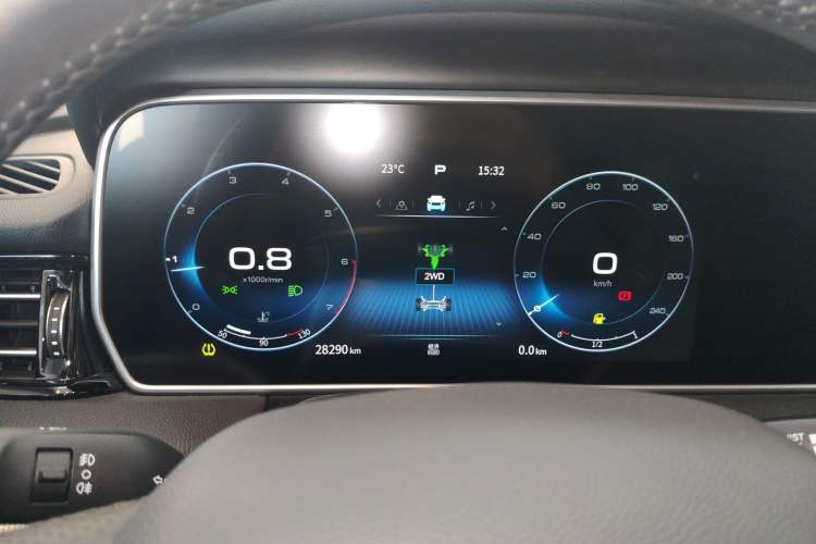 Used Hongqi HS5 2022 Facelifted Version 2.0T Smart Connect Flagship All-Wheel-Drive Edition Instrument Cluster