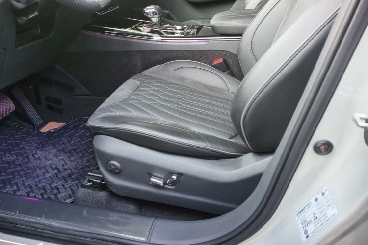 Used Hongqi HS5 2022 Facelifted Version 2.0T Smart Connect Flagship All-Wheel-Drive Edition Interior 2