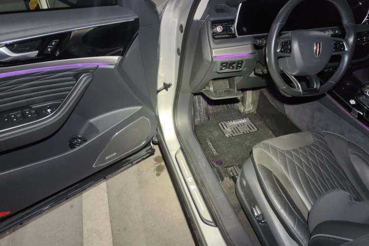 Used Hongqi HS5 2022 2.0T Smart Connect Flagship Enjoyment Purchase Edition Interior 3