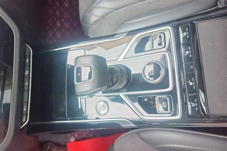 Used Hongqi HS5 2022 Revised Version 2.0T Smart Connect Flagship Edition Interior 4