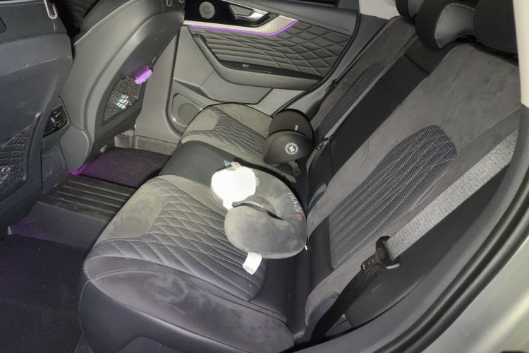 Used Hongqi HS5 2022 2.0T Smart Connect Flagship Enjoyment Purchase Edition Interior 4