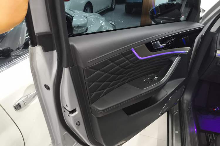 Used Hongqi HS5 2022 Revised Version 2.0T Smart Connect Flagship Edition Interior 7