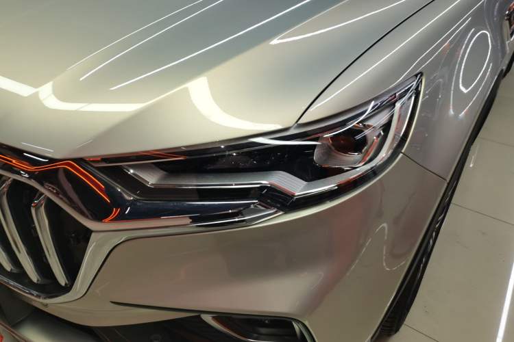 Used Hongqi HS5 2022 Facelifted Version 2.0T Smart Connect Flagship All-Wheel-Drive Edition Left Front Headlight
