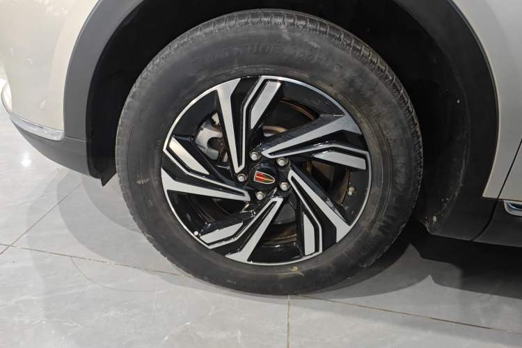 Used Hongqi HS5 2022 Revised Version 2.0T Smart Connect Flagship Edition Left Front Wheel Hub