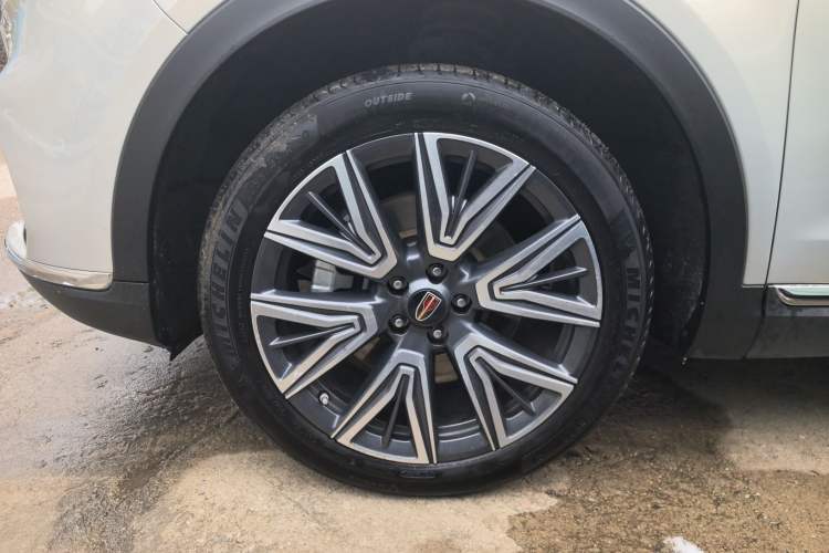 Used Hongqi HS5 2022 Facelifted Version 2.0T Smart Connect Flagship All-Wheel-Drive Edition Left Front Wheel Hub