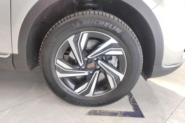 Used Hongqi HS5 2022 Revised Version 2.0T Smart Connect Flagship Edition Left Front Wheel Hub