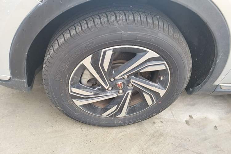 Used Hongqi HS5 2022 Revised Version 2.0T Smart Connect Flagship Edition Left Front Wheel Hub
