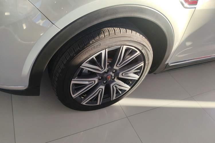 Used Hongqi HS5 2022 Facelifted Version 2.0T Smart Connect Flagship All-Wheel-Drive Edition Left Front Wheel Hub