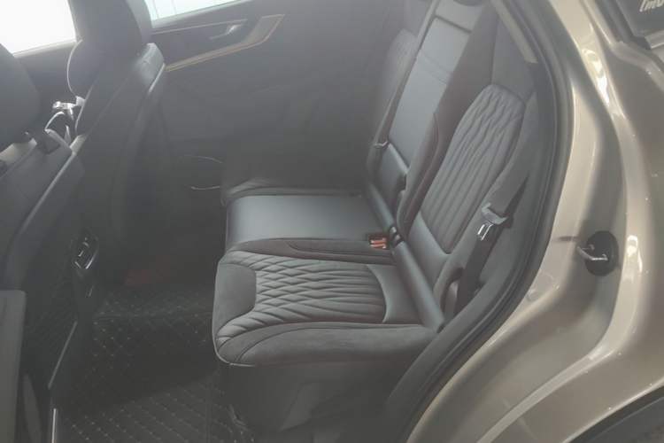 Used Hongqi HS5 2022 Revised Version 2.0T Smart Connect Flagship Edition Left Rear Seat