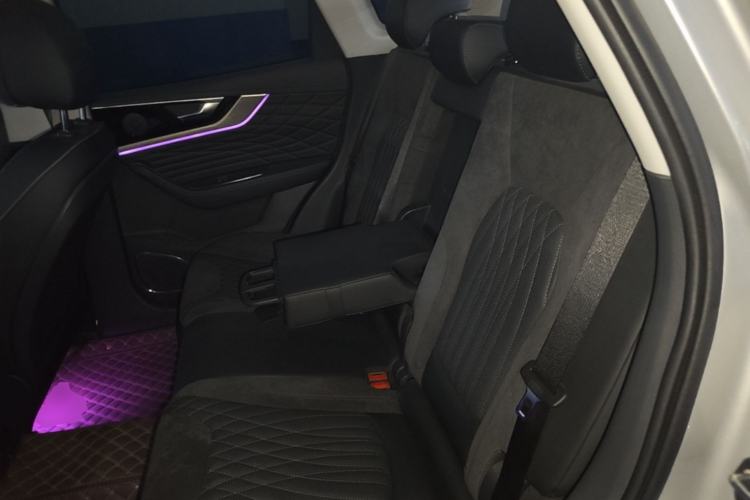 Used Hongqi HS5 2022 Facelifted Version 2.0T Smart Connect Flagship All-Wheel-Drive Edition Left Rear Seat