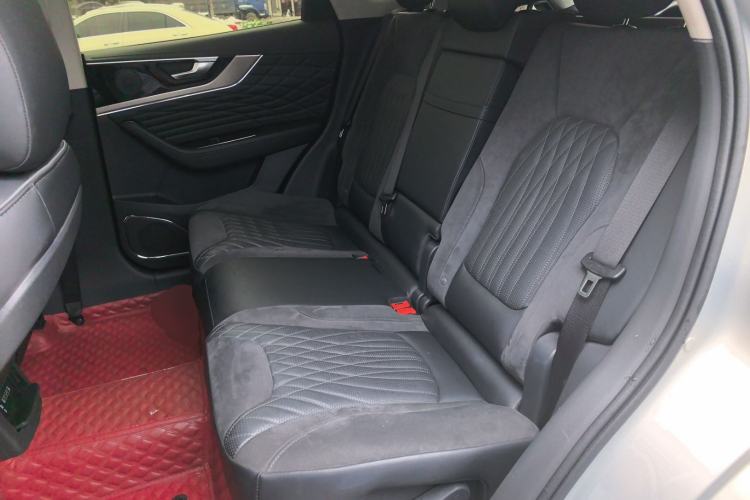 Used Hongqi HS5 2022 Facelifted Version 2.0T Smart Connect Flagship All-Wheel-Drive Edition Left Rear Seat