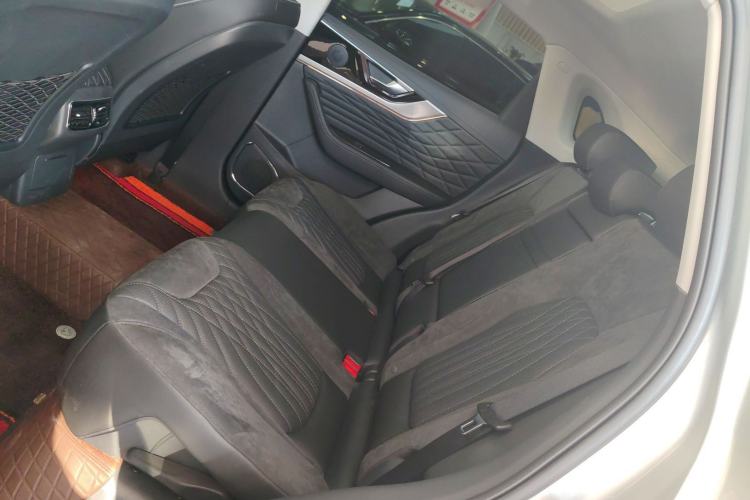 Used Hongqi HS5 2022 Facelifted Version 2.0T Smart Connect Flagship All-Wheel-Drive Edition Left Rear Seat