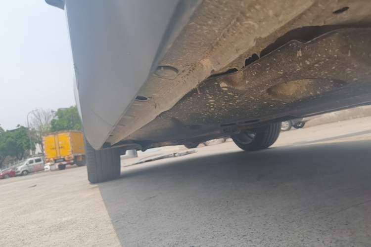 Used Hongqi HS5 2022 Facelifted Version 2.0T Smart Connect Flagship All-Wheel-Drive Edition Left Side Sill