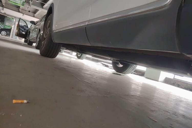 Used Hongqi HS5 2022 Revised Version 2.0T Smart Connect Flagship Edition Left Side Sill