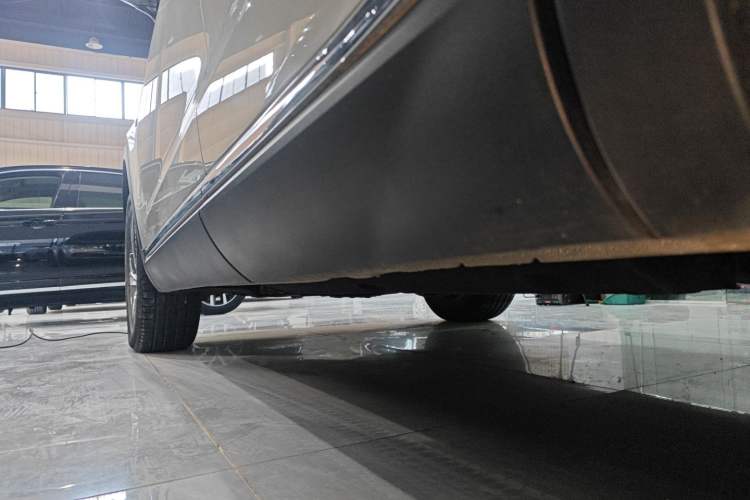 Used Hongqi HS5 2022 Revised Version 2.0T Smart Connect Flagship Edition Left Side Sill