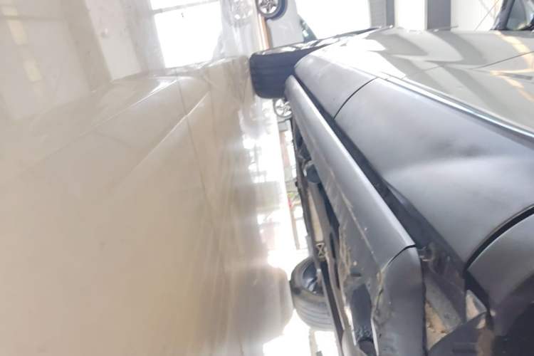 Used Hongqi HS5 2022 Facelifted Version 2.0T Smart Connect Flagship All-Wheel-Drive Edition Left Side Sill
