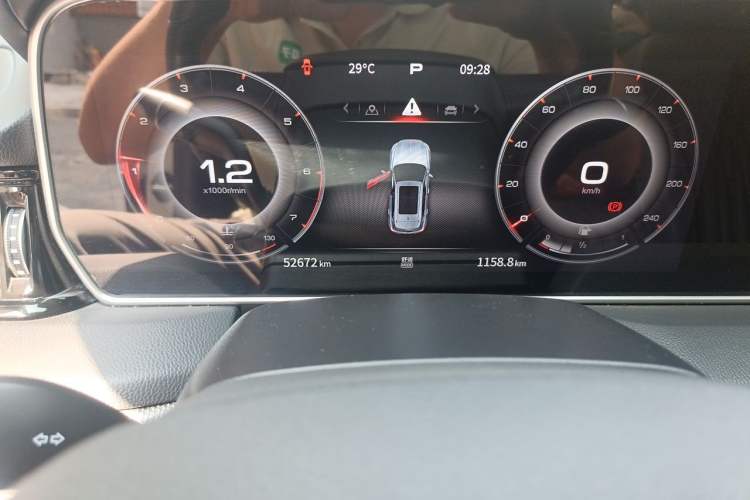Used Hongqi HS5 2022 2.0T Smart Connect Flagship All-Wheel-Drive Version Odometer Close Up