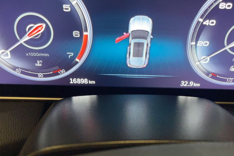 Used Hongqi HS5 2022 Revised Version 2.0T Smart Connect Flagship Edition Odometer Close Up