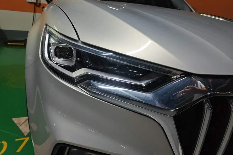 Used Hongqi HS5 2022 Revised Version 2.0T Smart Connect Flagship Edition Right Front Headlight