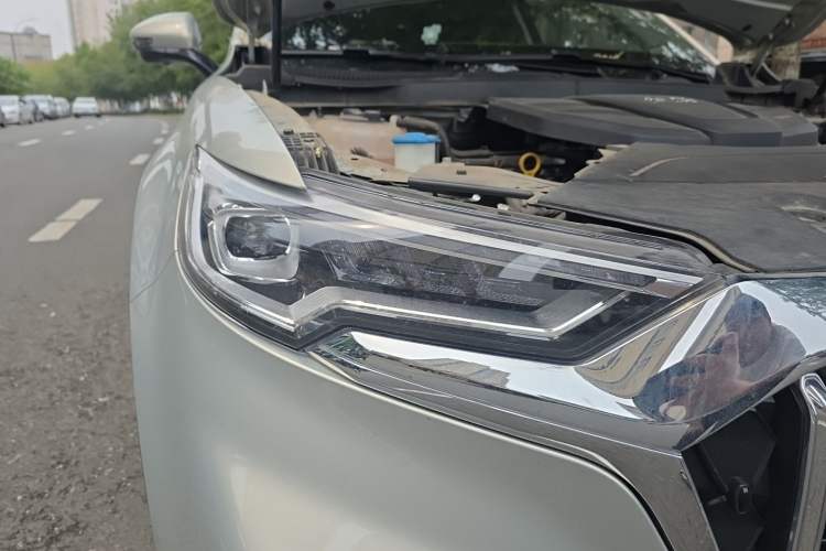 Used Hongqi HS5 2022 2.0T Smart Connect Flagship All-Wheel-Drive Version Right Front Headlight
