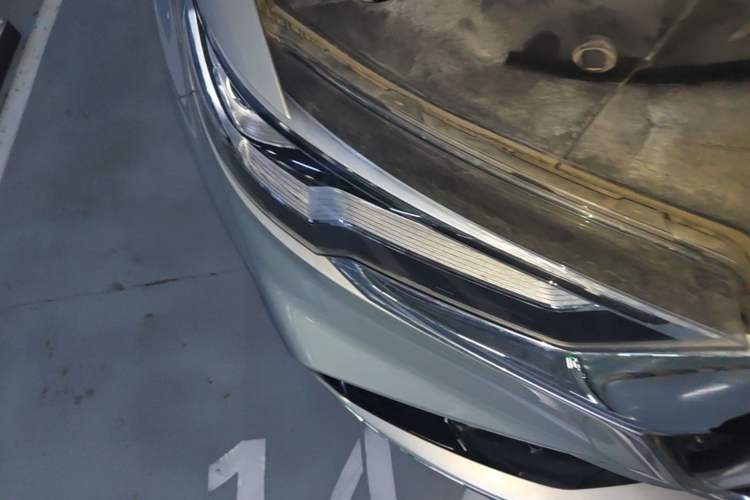 Used Hongqi HS5 2022 Facelifted Version 2.0T Smart Connect Flagship All-Wheel-Drive Edition Right Front Headlight
