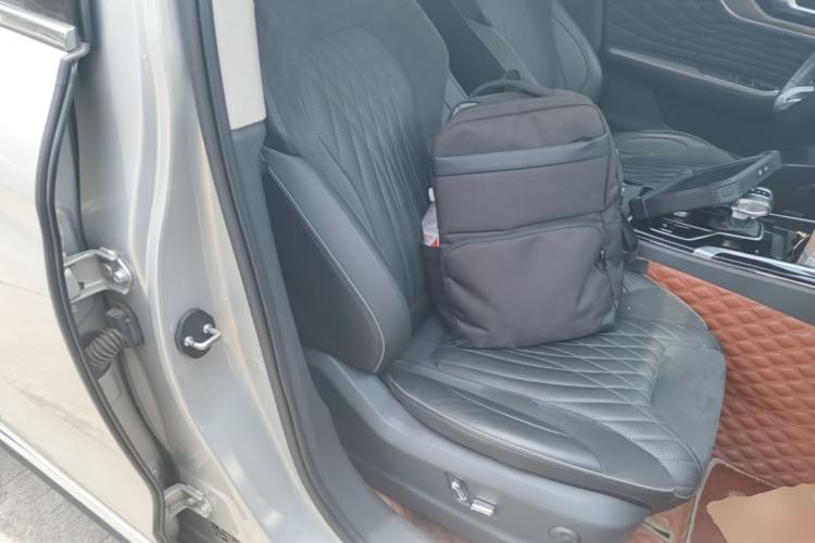 Used Hongqi HS5 2022 Facelifted Version 2.0T Smart Connect Flagship All-Wheel-Drive Edition Right Front Seat