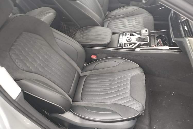 Used Hongqi HS5 2022 Revised Version 2.0T Smart Connect Flagship Edition Right Front Seat