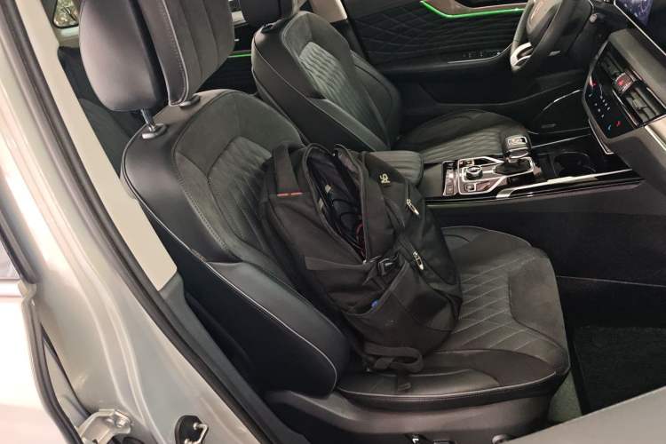 Used Hongqi HS5 2022 Facelifted Version 2.0T Smart Connect Flagship All-Wheel-Drive Edition Right Front Seat