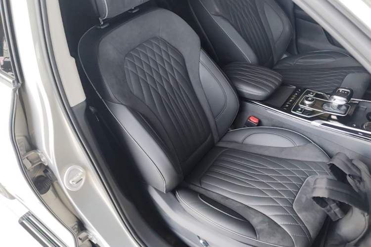 Used Hongqi HS5 2022 Facelifted Version 2.0T Smart Connect Flagship All-Wheel-Drive Edition Right Front Seat