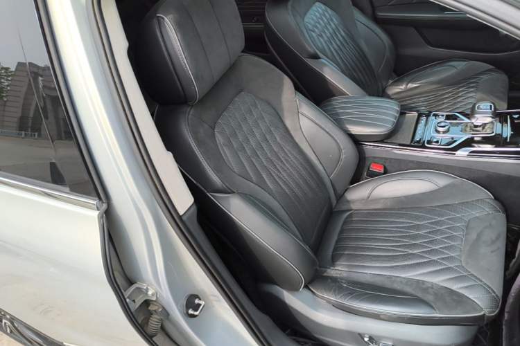 Used Hongqi HS5 2022 Facelifted Version 2.0T Smart Connect Flagship All-Wheel-Drive Edition Right Front Seat