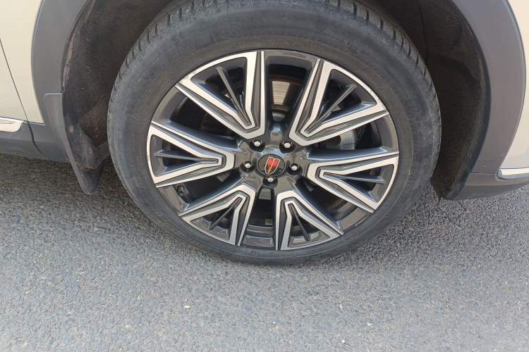 Used Hongqi HS5 2022 2.0T Smart Connect Flagship All-Wheel-Drive Version Right Front Wheel Hub