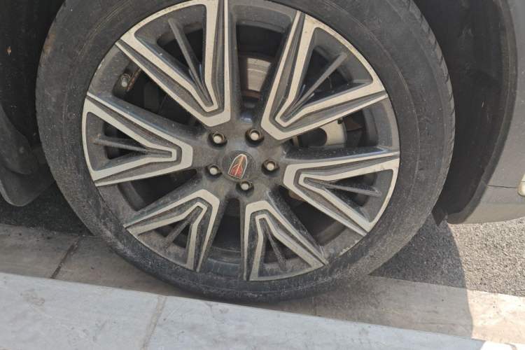 Used Hongqi HS5 2022 Facelifted Version 2.0T Smart Connect Flagship All-Wheel-Drive Edition Right Front Wheel Hub