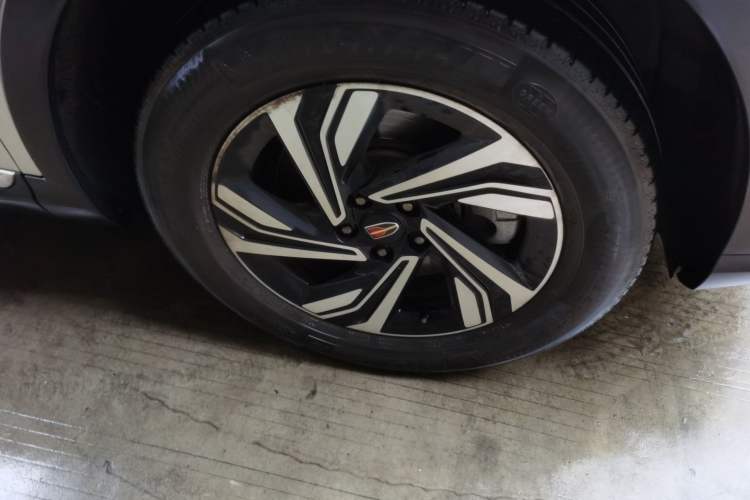 Used Hongqi HS5 2022 Revised Version 2.0T Smart Connect Flagship Edition Right Front Wheel Hub