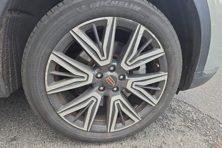 Used Hongqi HS5 2022 2.0T Smart Connect Flagship All-Wheel-Drive Version Right Front Wheel Hub