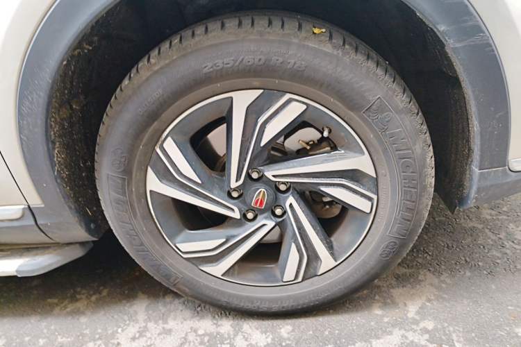 Used Hongqi HS5 2022 Revised Version 2.0T Smart Connect Flagship Edition Right Front Wheel Hub