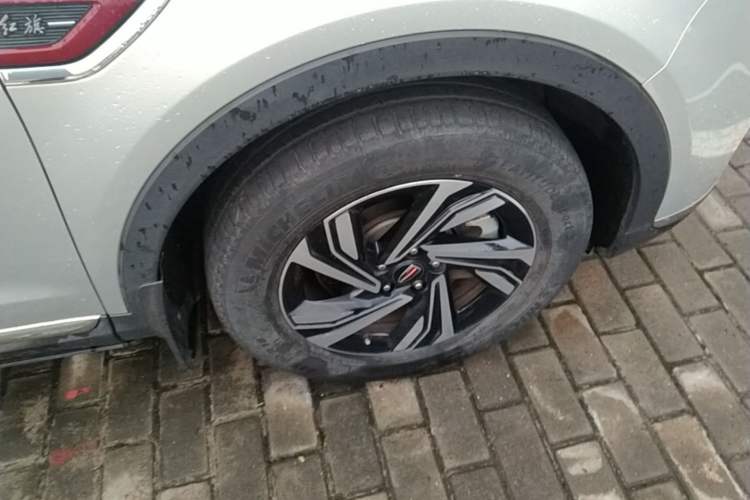 Used Hongqi HS5 2022 Revised Version 2.0T Smart Connect Flagship Edition Right Front Wheel Hub