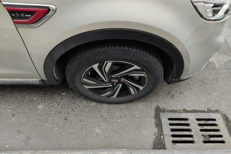 Used Hongqi HS5 2022 Revised Version 2.0T Smart Connect Flagship Edition Right Front Wheel Hub