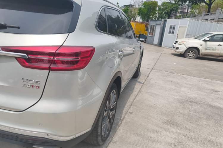 Used Hongqi HS5 2022 Facelifted Version 2.0T Smart Connect Flagship All-Wheel-Drive Edition Right Rear Taillight
